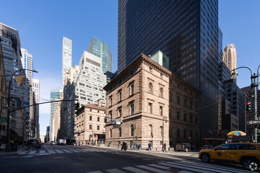 More Photos Of 455 Madison Ave, New York Hotel For Lease