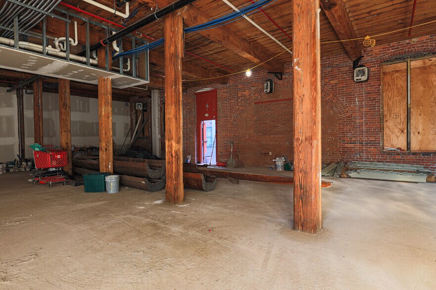 More Photos Of 153 Main St, Ansonia Warehouse For Lease
