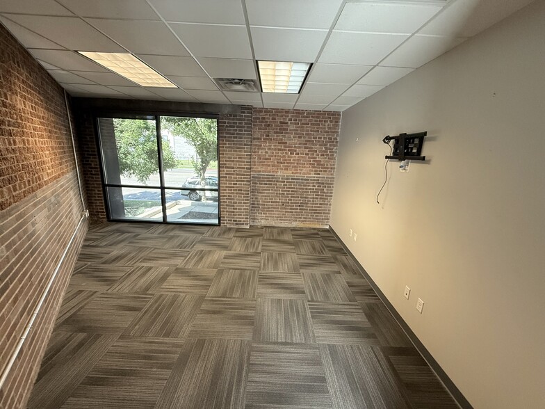 More Photos Of 221 S 400 W, Salt Lake City Freestanding For Lease