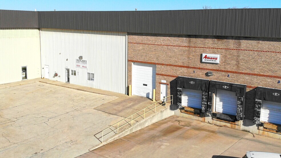 More Photos Of 500 & 511 Oak Leaf Ct, Joliet Warehouse For Lease