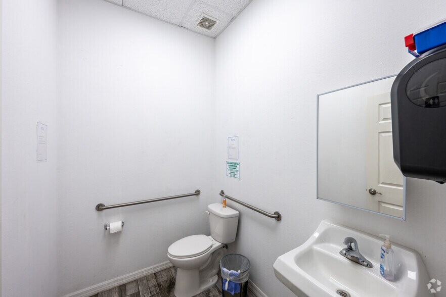 More Photos Of 2618 Sanford Ave, Sanford Freestanding For Lease
