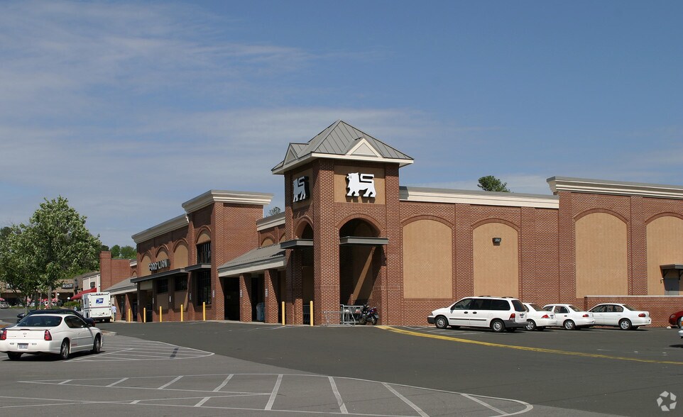 More Photos Of 1728 Fordham Blvd, Chapel Hill Freestanding For Lease