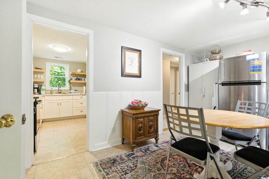 More Photos Of 409 Marquette Dr, Louisville Office For Sale