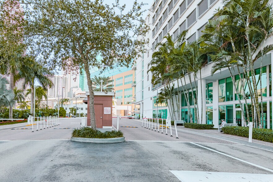 More Photos Of 350 S Miami Ave, Miami Apartments For Sale