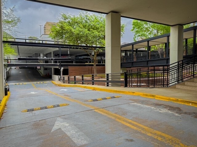 More Photos Of 17 S Briar Hollow Ln, Houston Office Residential For Lease