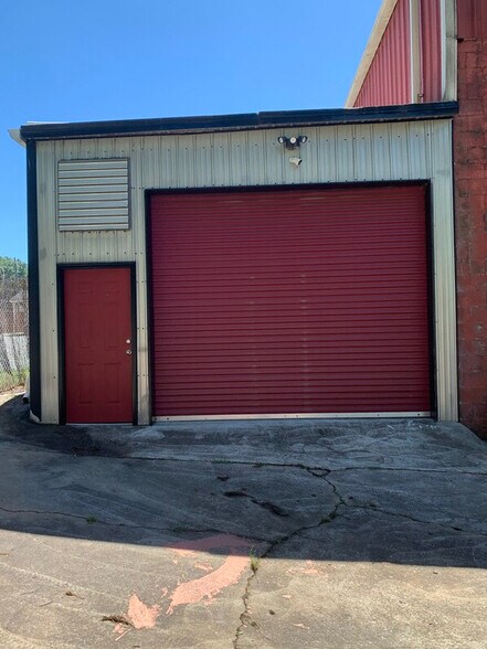 More Photos Of 334 N Clarendon Ave, Scottdale Industrial For Sale