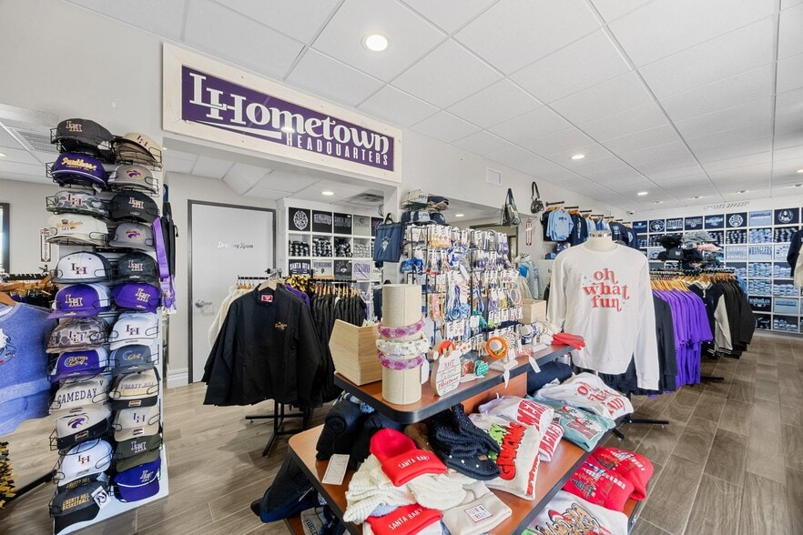 More Photos Of 14262 W State Highway 29, Liberty Hill General Retail For Sale