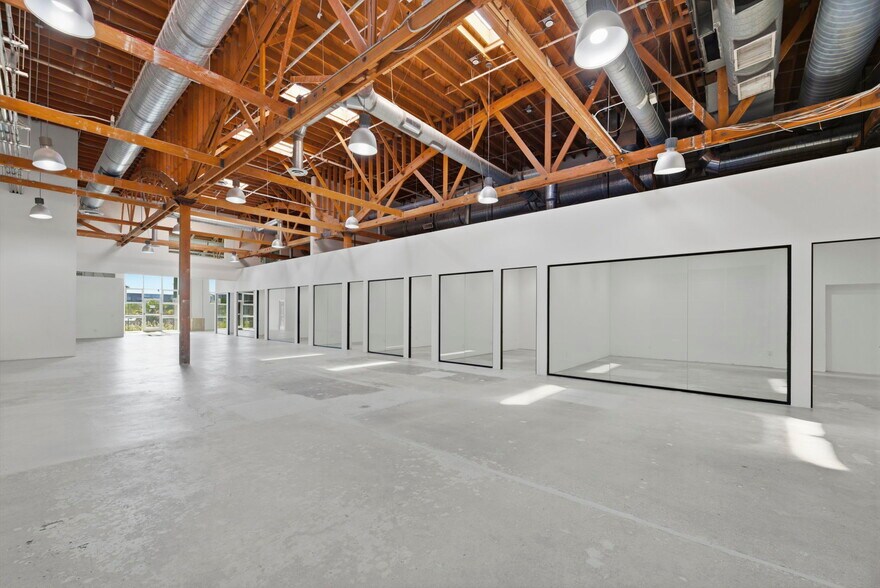 More Photos Of 3562-3582 Eastham Dr, Culver City Loft Creative Space For Lease
