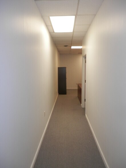 More Photos Of 103 Chesley Dr, Media Office For Lease