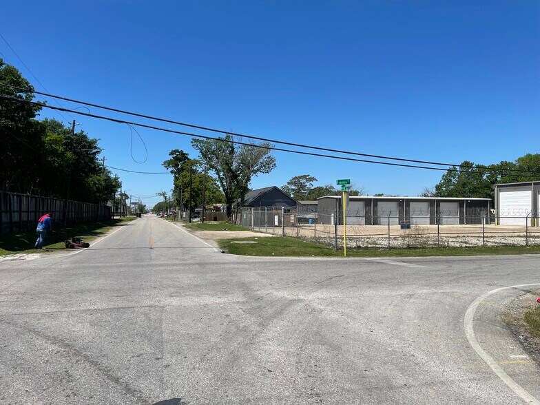 More Photos Of 1222 Frankie St, Houston Warehouse For Sale
