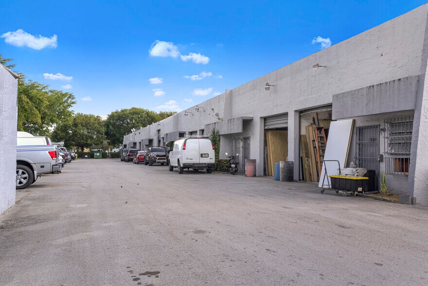 More Photos Of 1341-1359 NW 88th Ave, Miami Warehouse For Sale