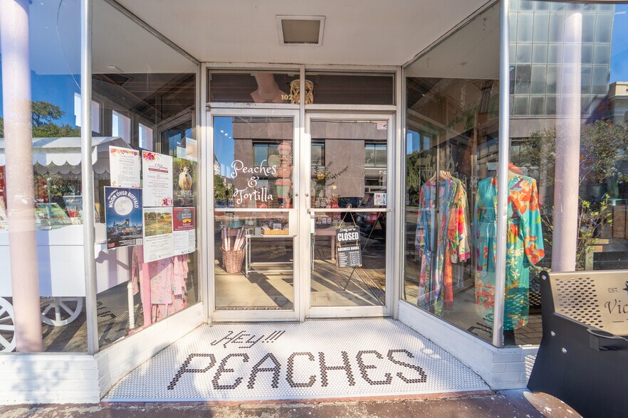 More Photos Of 102 S Main St, Victoria Storefront For Sale