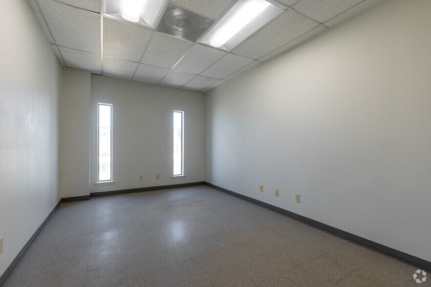 More Photos Of 2045 S Loop 250 W, Midland Warehouse For Sale