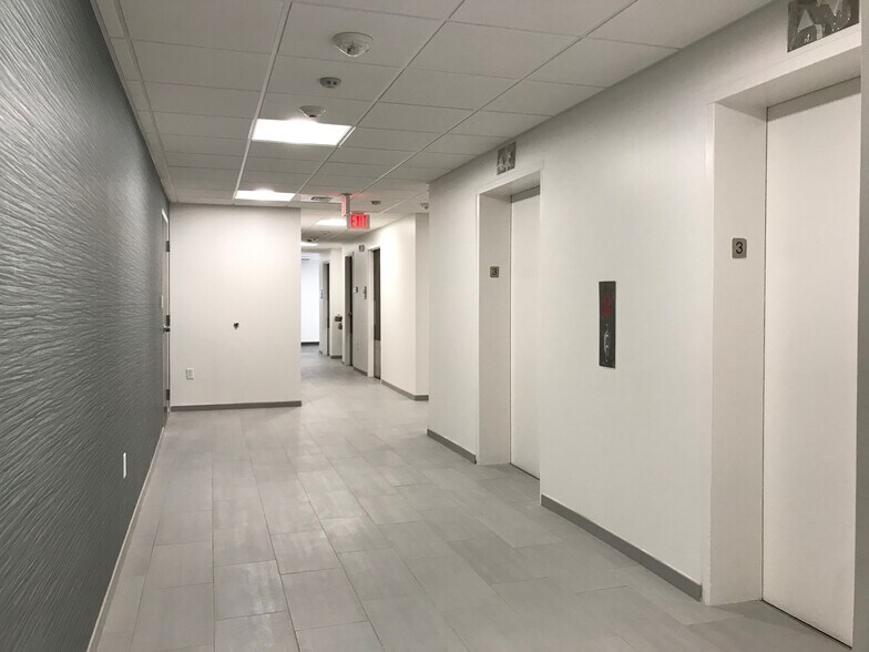 More Photos Of 160 Newtown Rd, Virginia Beach Office For Lease