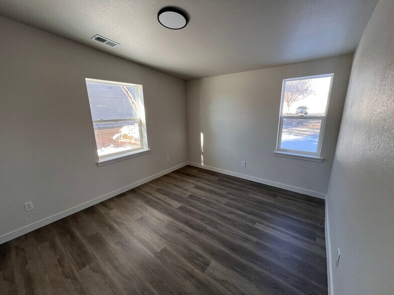 More Photos Of 2322/2326 North Lincoln Ave, Loveland Industrial For Sale
