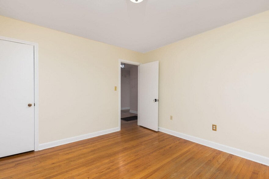More Photos Of 1721 Ashley River Rd, Charleston Office Residential For Sale