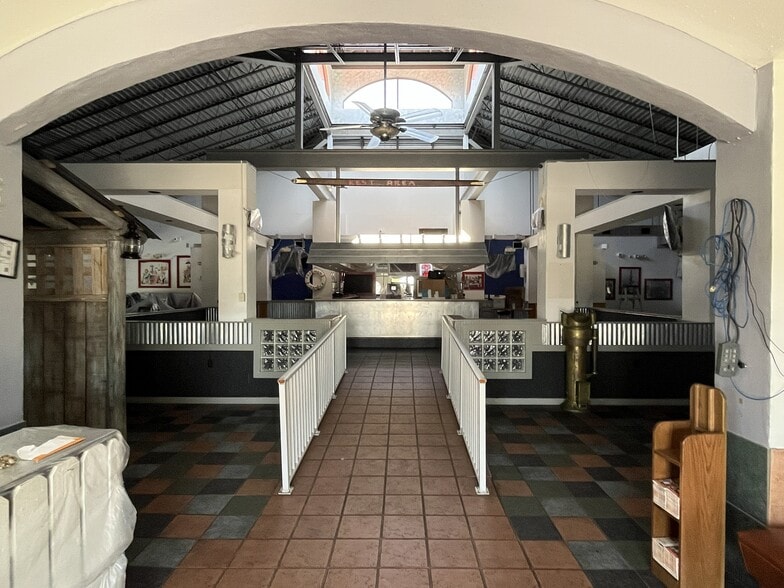 More Photos Of 9800 Front Beach Rd, Panama City Restaurant For Lease