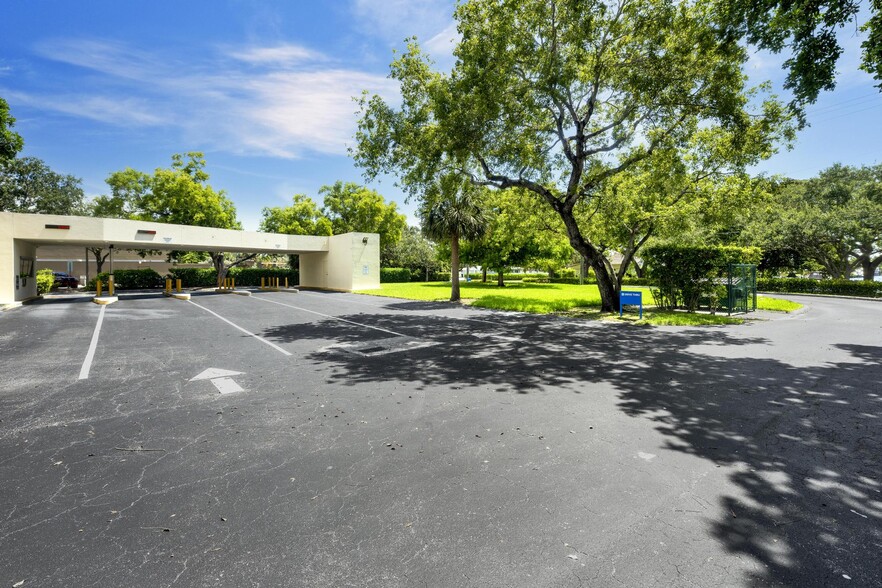 More Photos Of 4820 N Federal Hwy, Lighthouse Point Bank For Sale