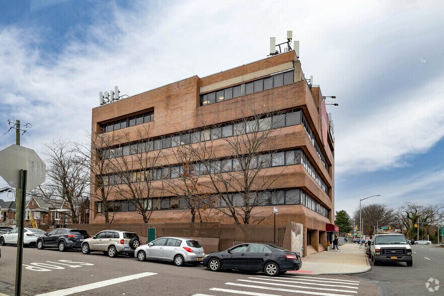 More Photos Of 163-03 Horace Harding Expy, Fresh Mdws, Fresh Meadows Office For Sale