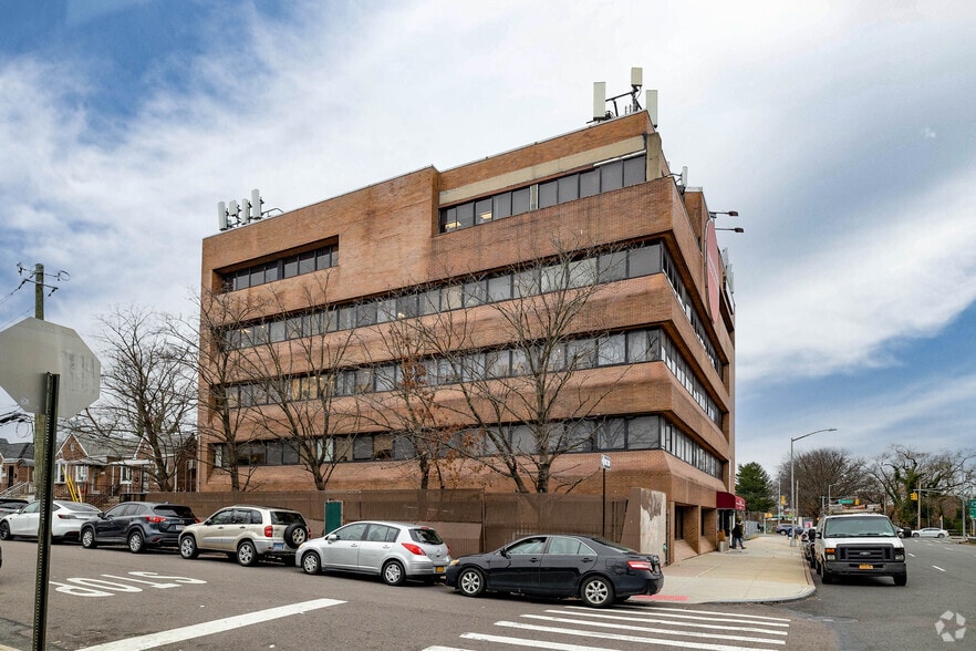 More Photos Of 163-03 Horace Harding Expy, Fresh Mdws, Fresh Meadows Medical For Sale