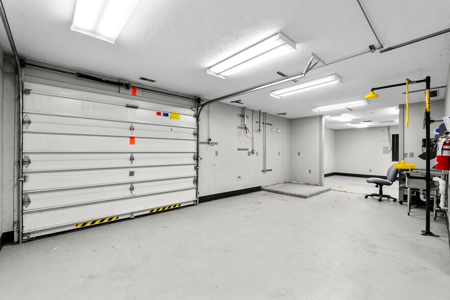 More Photos Of 7200 Highway 150, Greenville Office For Sale