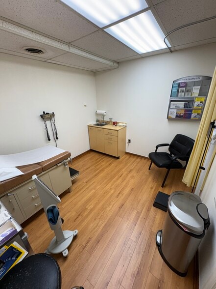 More Photos Of 5232-5248 Dawes Ave, Alexandria Office For Sale
