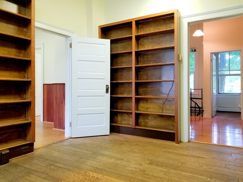 More Photos Of 325 Front St, Belvidere Office For Lease