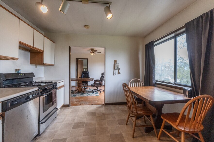 More Photos Of 167 Hill Rd, Kingston Sports And Entertainment For Sale
