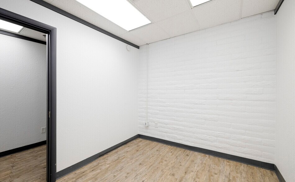 More Photos Of 5060 N 19th Ave, Phoenix Office For Sale