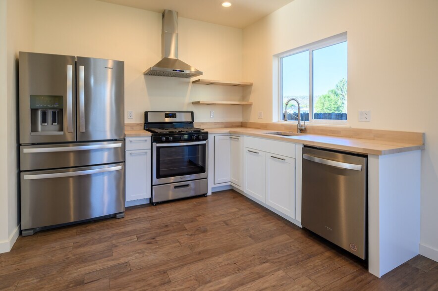 More Photos Of 1315 Pinkard, Prineville Multifamily For Sale