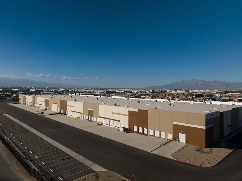More Photos Of 5005 E Cartier Ave, Las Vegas Service For Lease