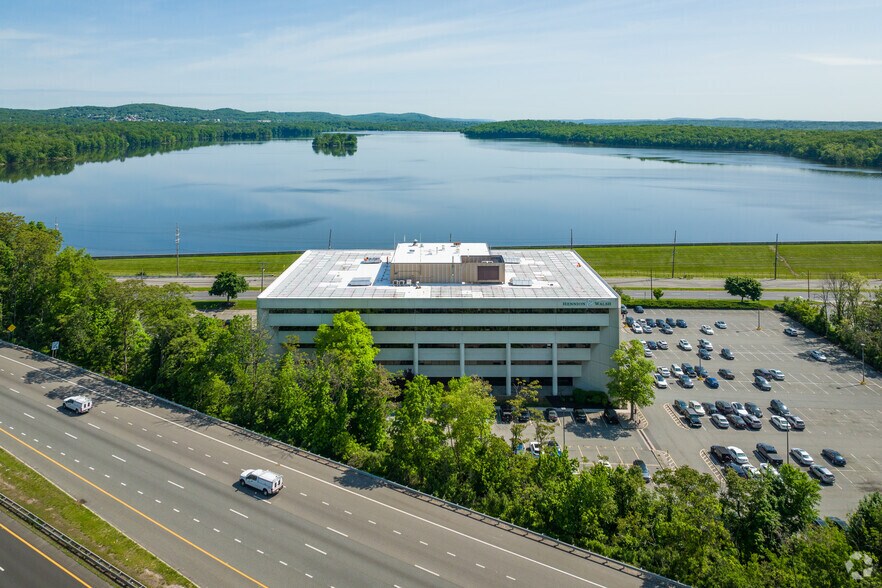 More Photos Of 2001 Route 46, Parsippany Office For Lease