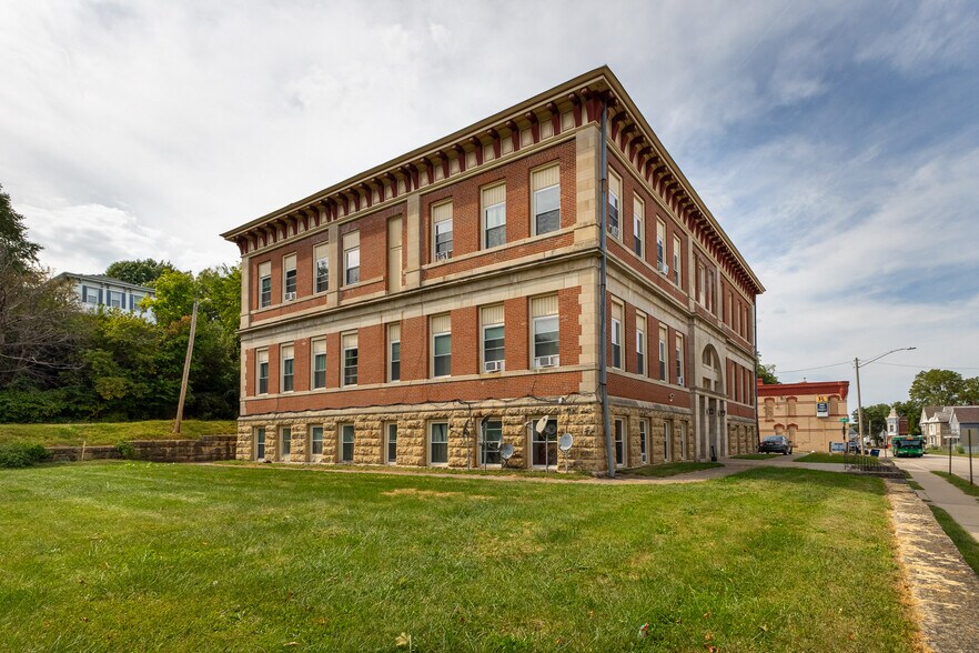 More Photos Of 2535 Central Ave, Dubuque Apartments For Sale