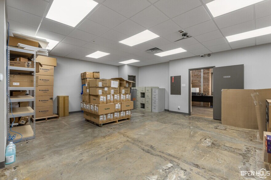 More Photos Of 915 9th St, Wichita Falls Office For Sale
