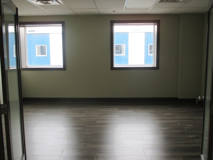 More Photos Of 8800 Venture Av SE, Calgary Warehouse For Sale