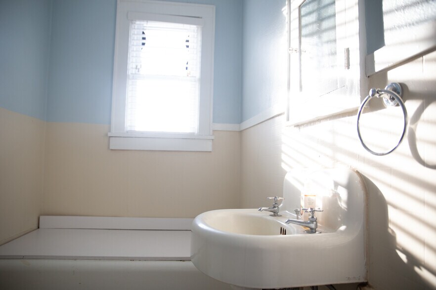 More Photos Of 355 N College Ave, Fayetteville Office For Sale