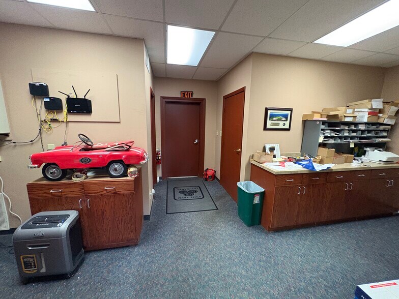 More Photos Of 5604 W 41st St, Sioux Falls Office For Sale