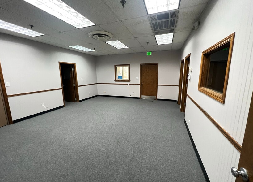 More Photos Of 539 W Algonquin Rd, Arlington Heights Warehouse For Sale