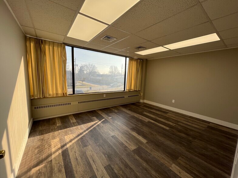 More Photos Of 15887 Snow Rd, Brook Park Medical For Lease