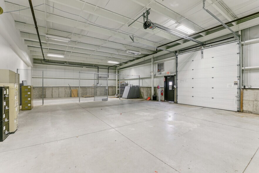 More Photos Of 60 Overbrook Dr, Monroe Flex For Sale