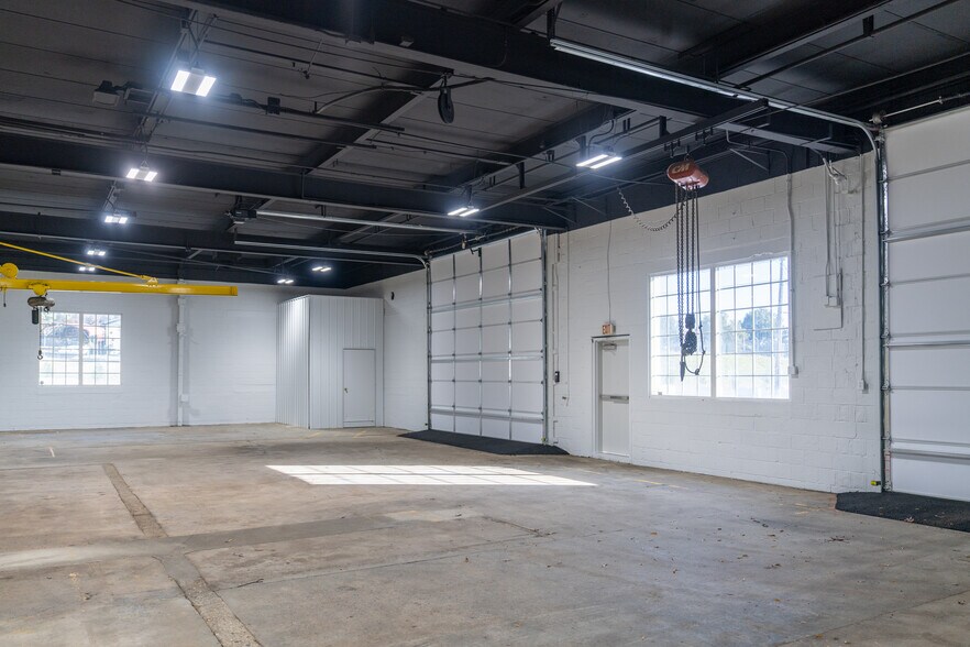 More Photos Of 1918 W Virginia Ave, Crewe Warehouse For Lease