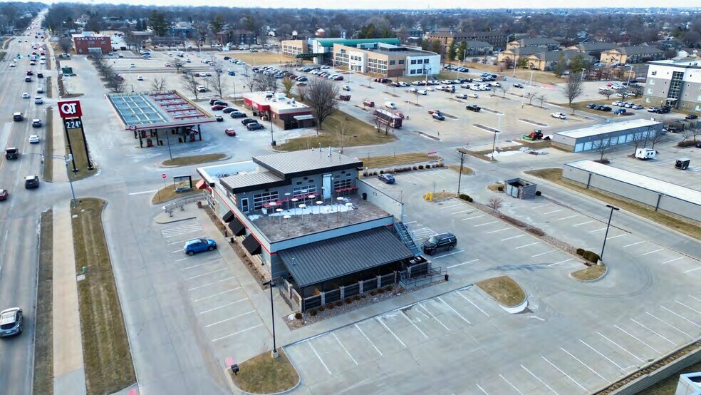 More Photos Of 810 E 1st St, Ankeny Restaurant For Sale