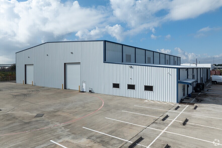More Photos Of 13802 Furman Rd, Houston Warehouse For Lease