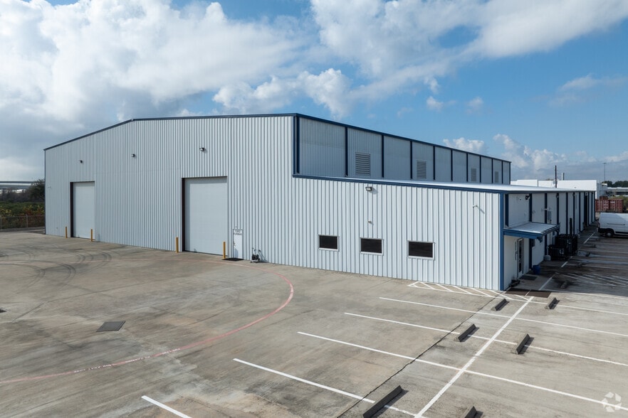 More Photos Of 13802 Furman Rd, Houston Warehouse For Lease