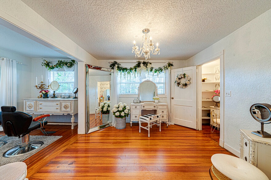 More Photos Of 4404 Edgewater Dr, Orlando Storefront Retail Residential For Sale