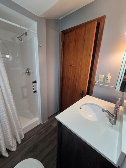 More Photos Of 368 Pittsburgh Rd, Butler Flex For Sale