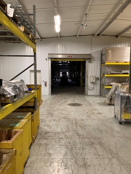 More Photos Of 3146 Market St, Green Bay Warehouse For Sale