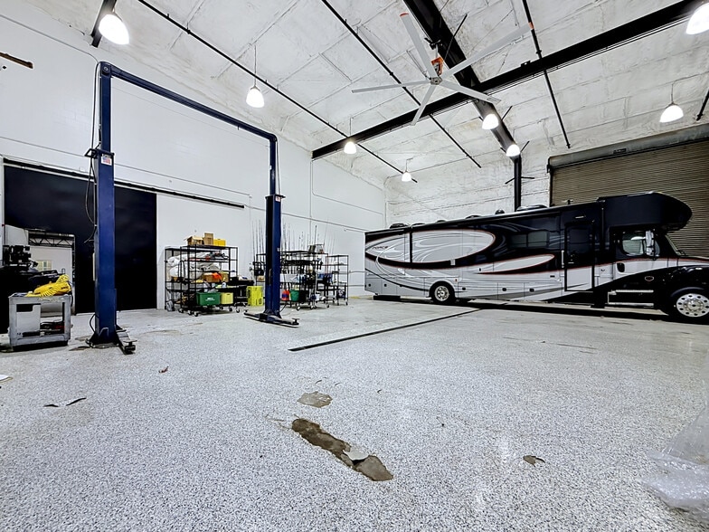 More Photos Of 4677 118th Ave N, Clearwater Manufacturing For Sale