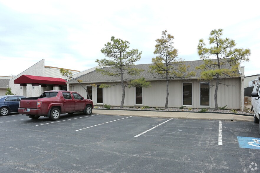 More Photos Of 6130 E 32nd St, Tulsa Office For Lease