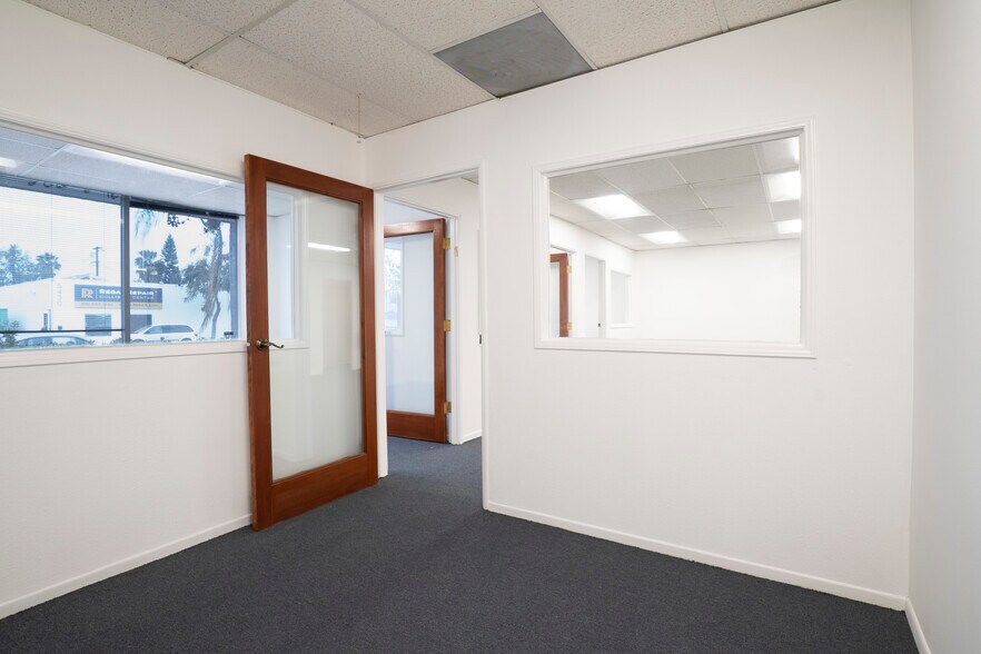 More Photos Of 5435 Cahuenga Blvd, North Hollywood Office For Sale